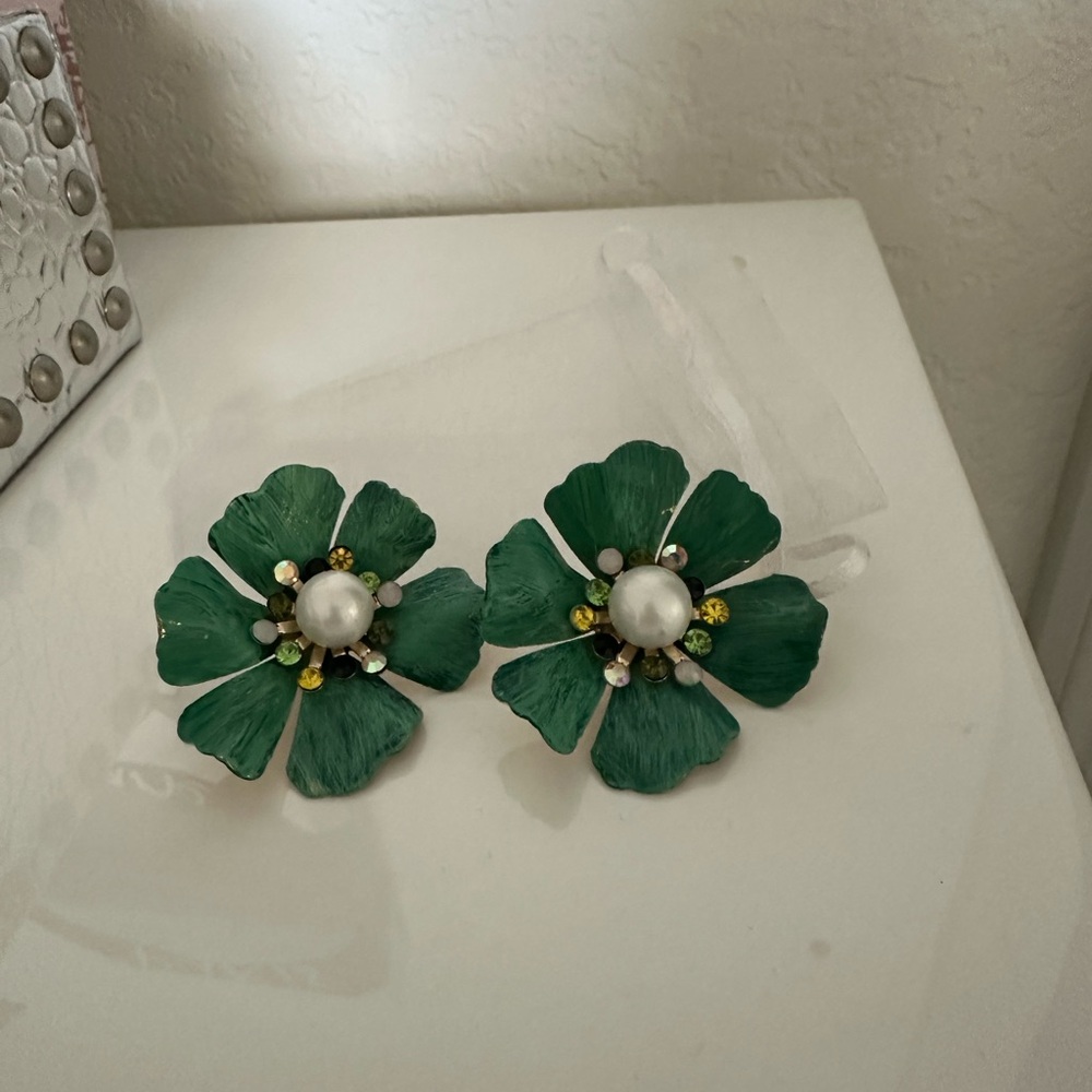 Elegant Green Floral Earrings